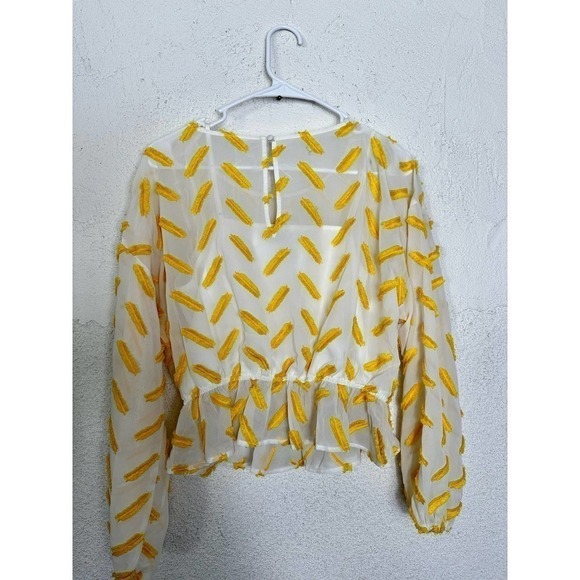 ALI & Jay lemonade stand textured sheer top - Picture 9 of 10